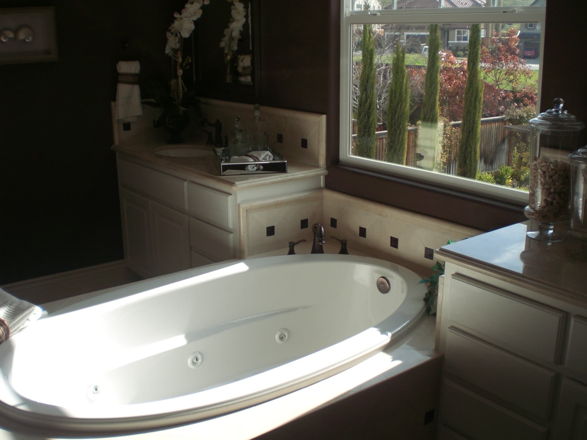 Angled front view with bag zipped and handles upright.